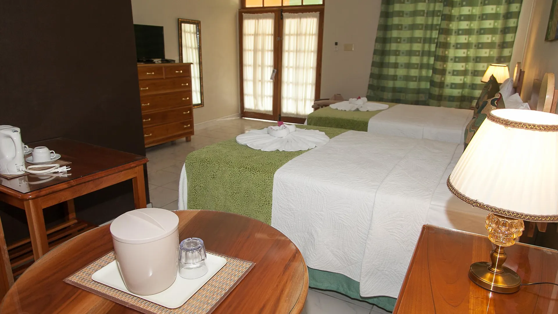 *** Hotel The Boardwalk Village Negril Jamaica