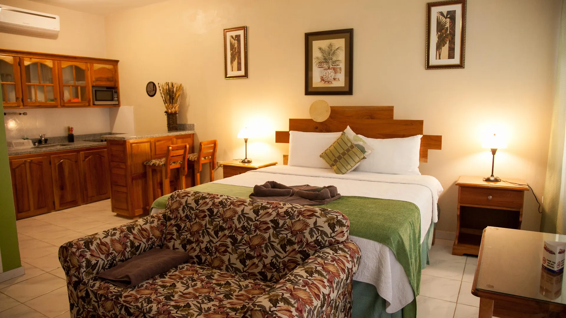 *** Hotel The Boardwalk Village Negril Jamaica